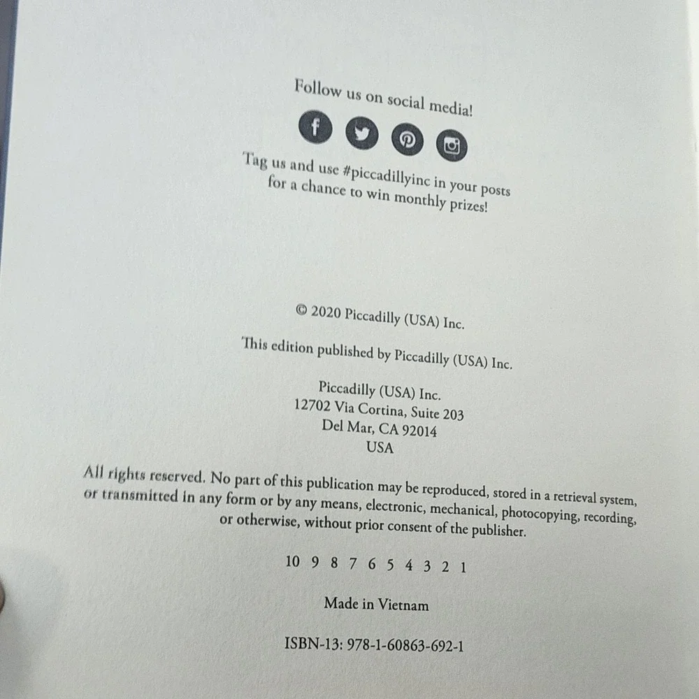 Piccadilly 300 Writing Prompts‎ Journal Navy Blue Creative Lessons 204 Pages